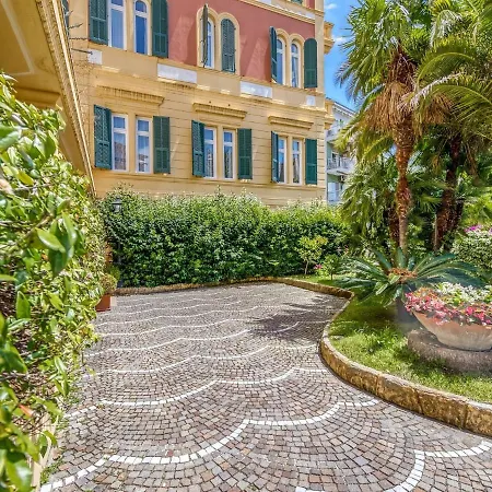 Elegant In By The Town Centre Lejlighed Sanremo